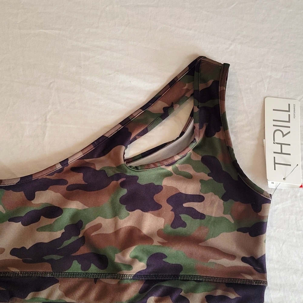 Thrill Performance Camo sport bra, NWT🎊🎉
